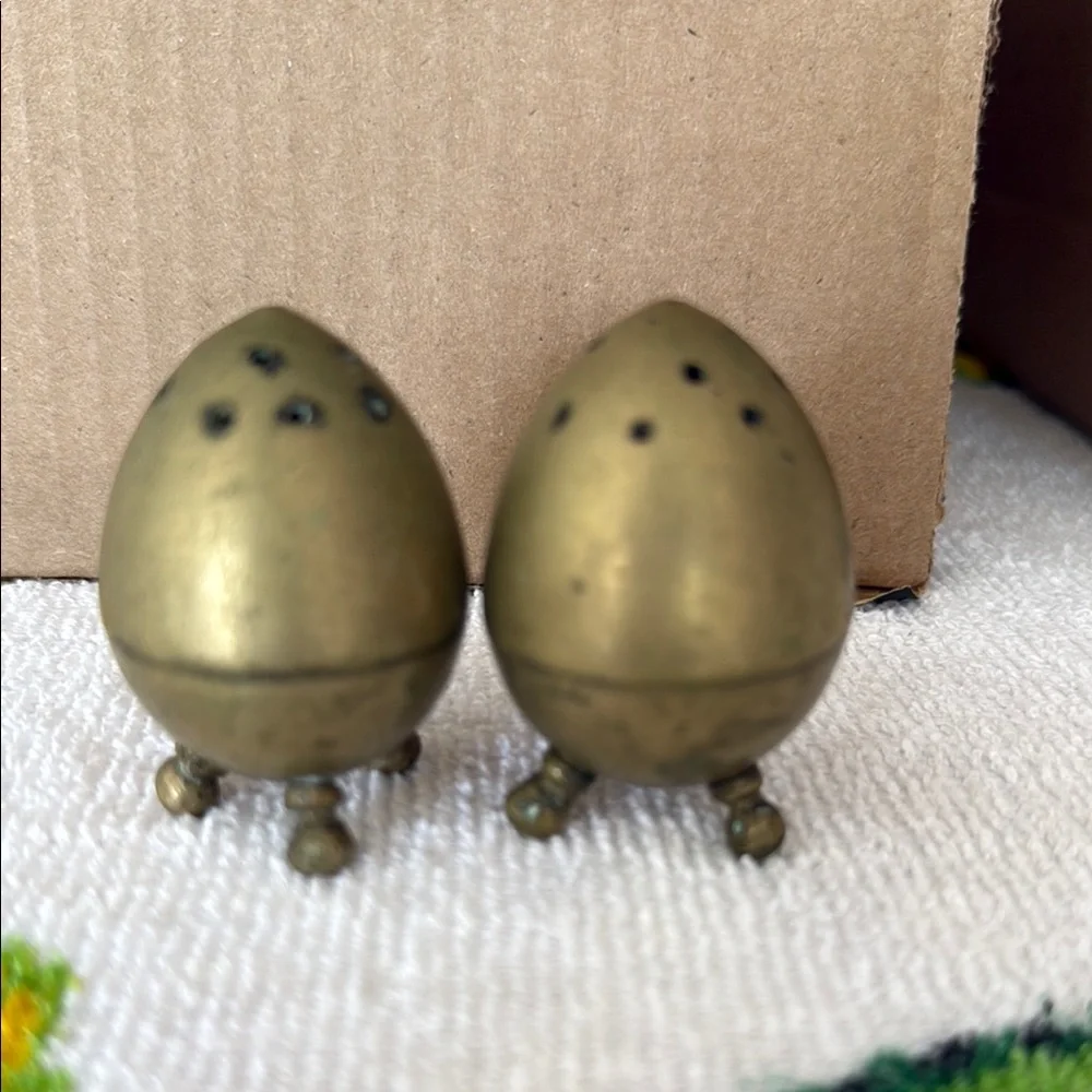 1930s Vintage Brass Handcrafted Salt and Pepper Sprinkler Rare - Picture 1 of 2